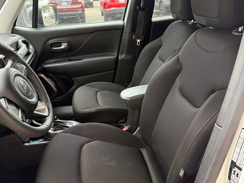 Used 2023 Jeep Renegade Latitude AWD/4WD image 6
