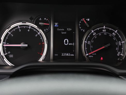 Used 2024 Toyota 4Runner TRD Off-Road Premium w/ Moonroof Package AWD/4WD image 17