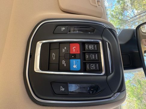 Used 2022 Jeep Grand Cherokee Limited image 35