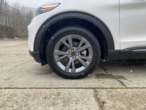 Used 2022 Ford Explorer XLT w/ Equipment Group 202A image 43