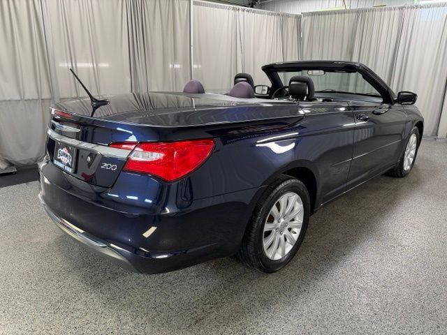 Used 2012 Chrysler 200 Touring FWD image 4
