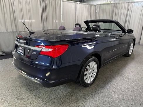 Used 2012 Chrysler 200 Touring FWD image 4