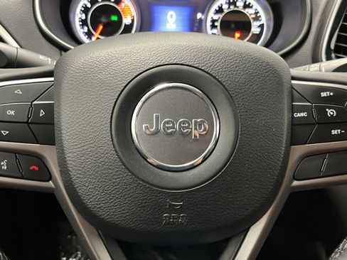 Used 2019 Jeep Cherokee Limited AWD/4WD image 15