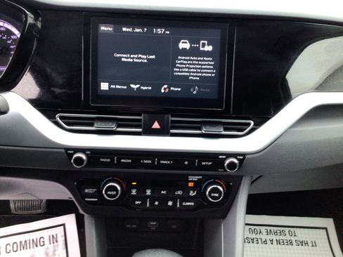 Used 2020 Kia Niro LX image 17