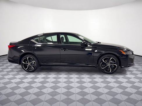 Used 2025 Nissan Altima 2.5 SR AWD/4WD image 8