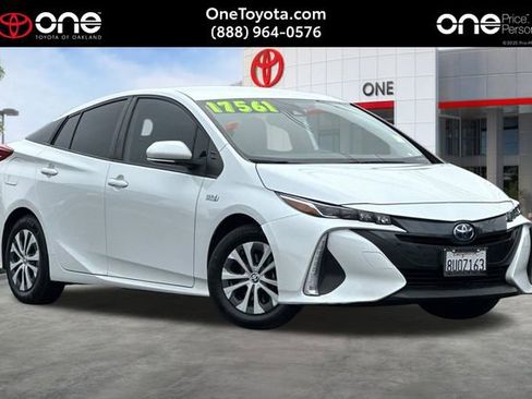 Used 2021 Toyota Prius Prime XLE image 1
