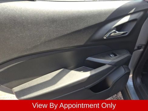 Used 2025 Chevrolet Trax LT w/ LT Convenience Package FWD image 22