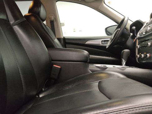 Used 2020 Nissan Pathfinder SL FWD image 21