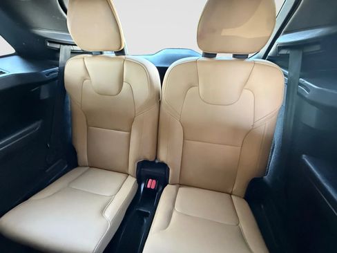 Used 2018 Volvo XC90 T6 Momentum w/ Convenience Package AWD/4WD image 16