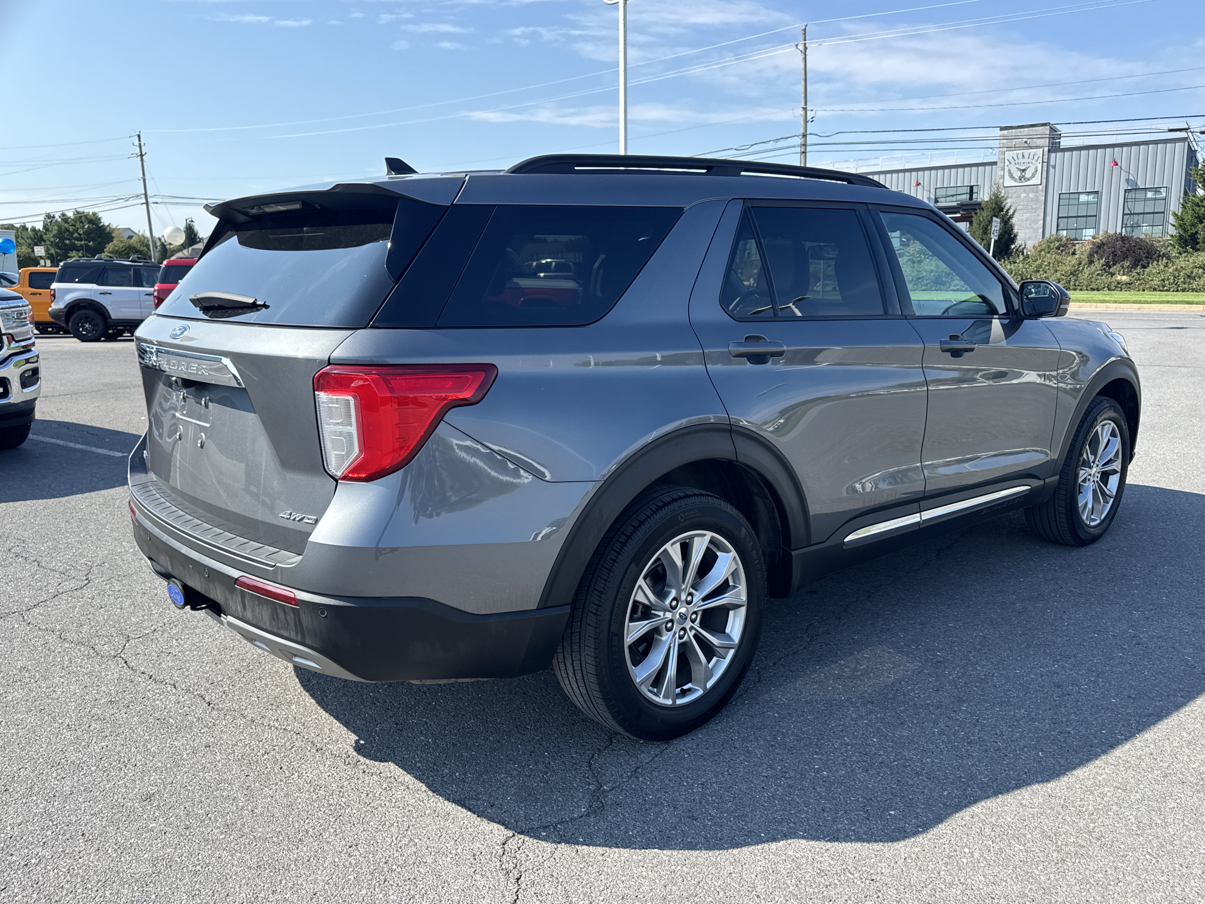 Used 2024 Ford Explorer XLT w/ Equipment Group 202A AWD/4WD image 3