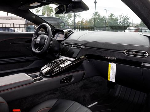 Used 2025 Aston Martin V8 Vantage Coupe image 54