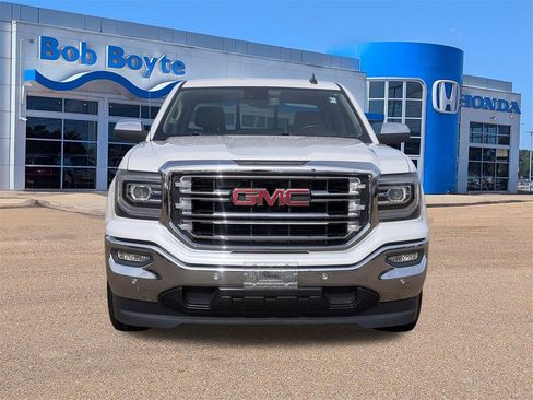 Used 2018 GMC Sierra 1500 SLT w/ Enhanced Driver Alert Package image 9
