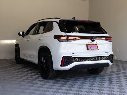 Used 2025 Volkswagen Tiguan SE R-Line AWD/4WD image 15