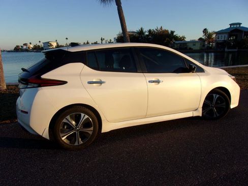 Used 2020 Nissan Leaf SV w/ SV Technology Package image 8
