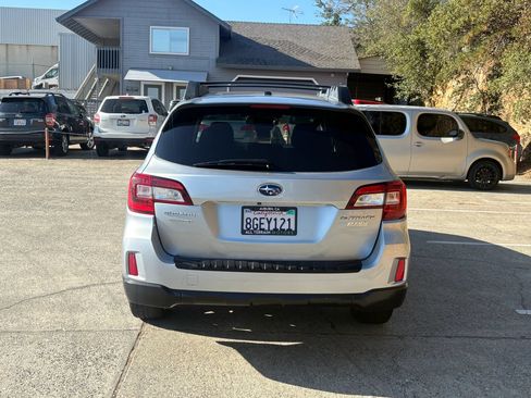 Used 2015 Subaru Outback 2.5i Premium AWD/4WD image 6