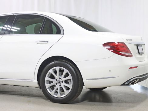 Used 2018 Mercedes-Benz E 300 4MATIC w/ Premium 1 Package image 10