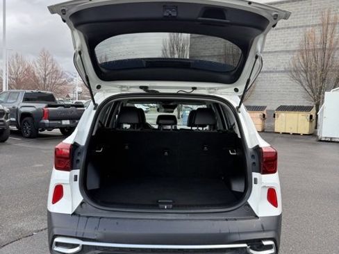 Used 2021 Kia Seltos S image 11