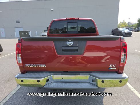 Used 2017 Nissan Frontier SV w/ SV Value Truck Package RWD image 9
