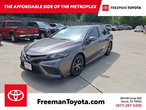Used 2024 Toyota Camry SE w/ Convenience Package FWD image 1