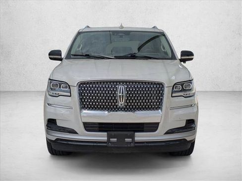 Used 2022 Lincoln Navigator Reserve AWD/4WD image 2