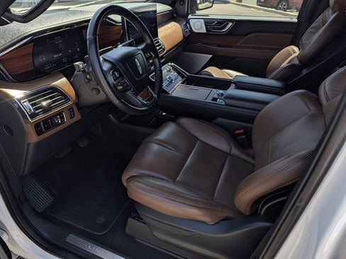 Certified 2024 Lincoln Navigator L Reserve AWD/4WD image 11