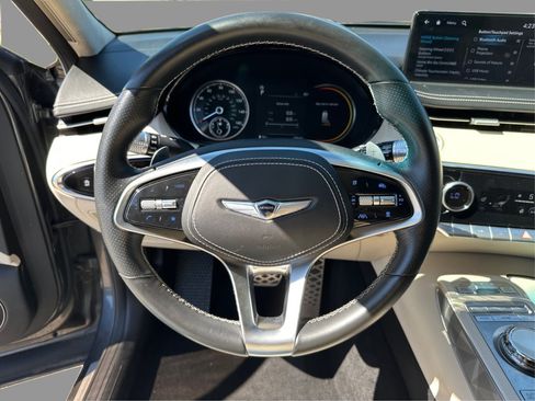 Used 2022 Genesis GV70 3.5T Sport w/ Sport Advanced Package AWD/4WD image 18
