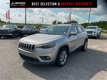 Used 2019 Jeep Cherokee Latitude Plus w/ Comfort/Convenience Group