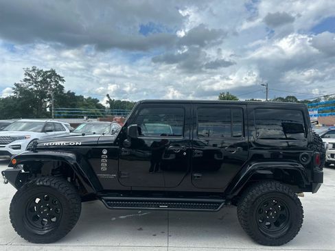 Used 2017 Jeep Wrangler Unlimited Rubicon w/ Connectivity Group AWD/4WD image 4