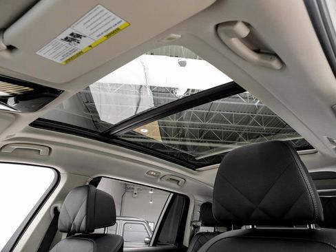 Used 2024 BMW X7 xDrive40i w/ Premium Package image 7