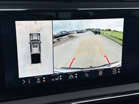 Used 2024 GMC Sierra 1500 AT4 w/ Technology Package AWD/4WD image 16