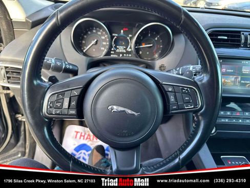 Used 2017 Jaguar F-PACE 20d Sport Utility 4D image 15