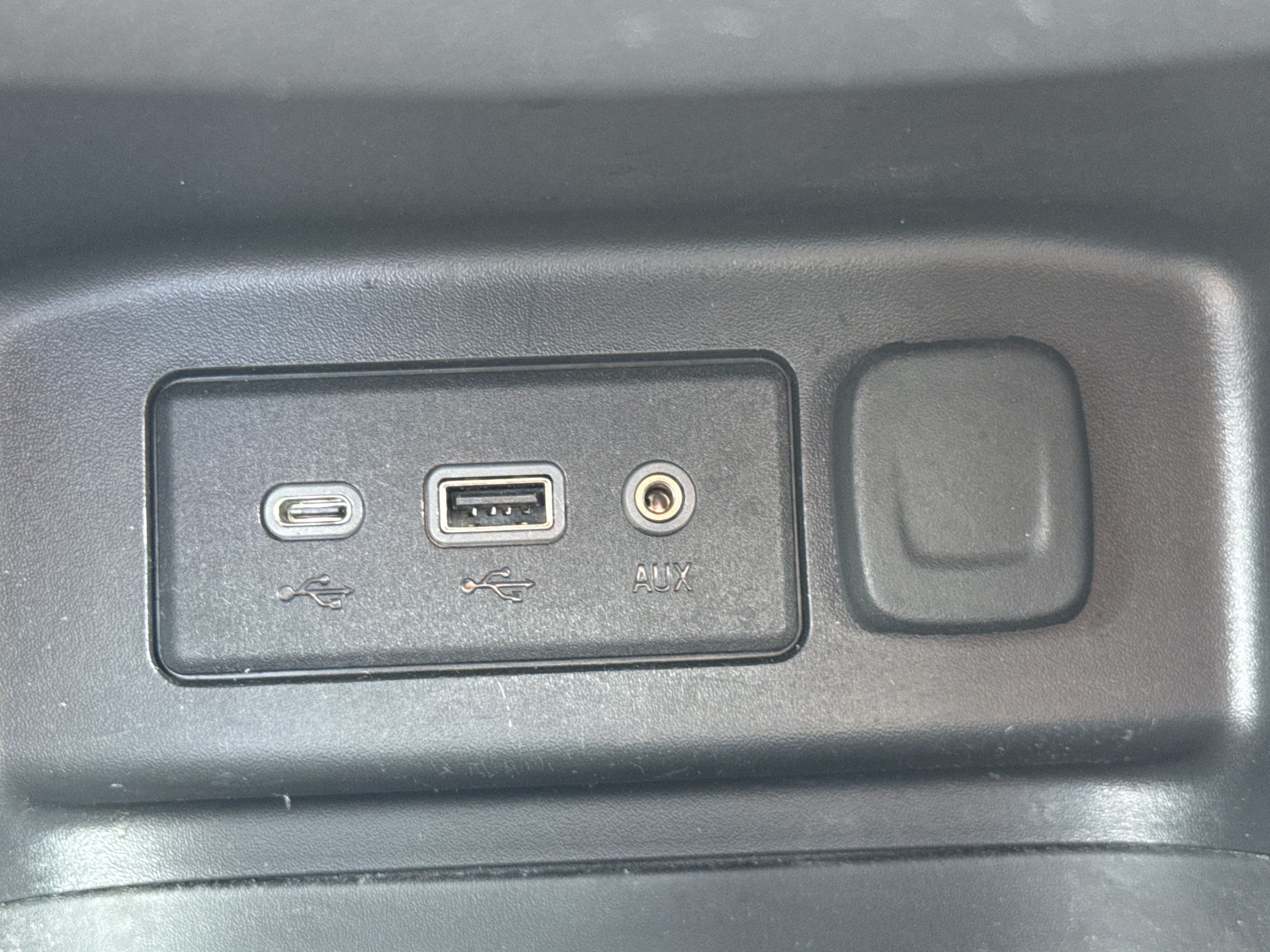 Used 2023 Chevrolet Equinox LT FWD image 22