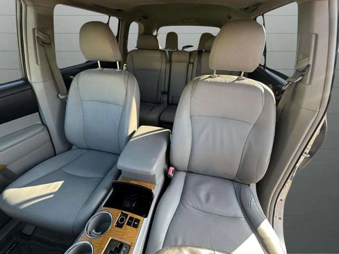 Used 2010 Toyota Highlander Limited image 18