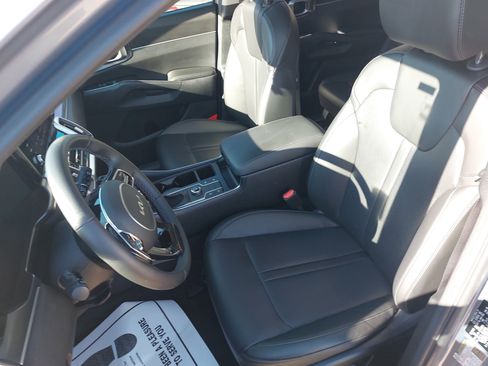 Used 2022 Kia Sorento S w/ Panoramic Sunroof Package image 17