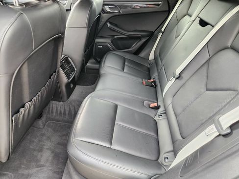 Used 2019 Porsche Macan S AWD/4WD image 32