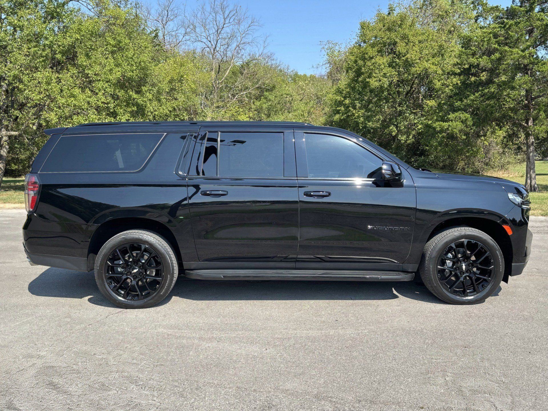 Used 2023 Chevrolet Suburban RST w/ Sport Performance Package AWD/4WD image 8