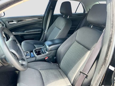 Used 2023 Chrysler 300 Touring RWD image 19
