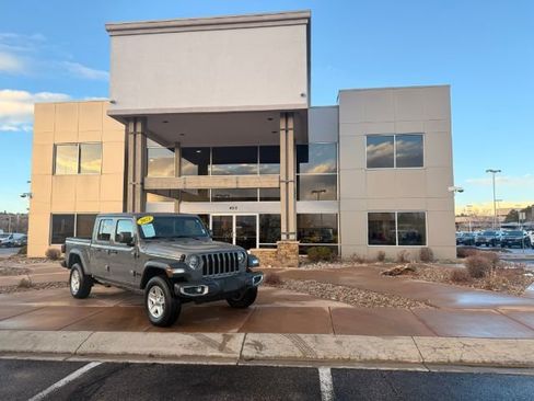 Used 2023 Jeep Gladiator Sport image 1