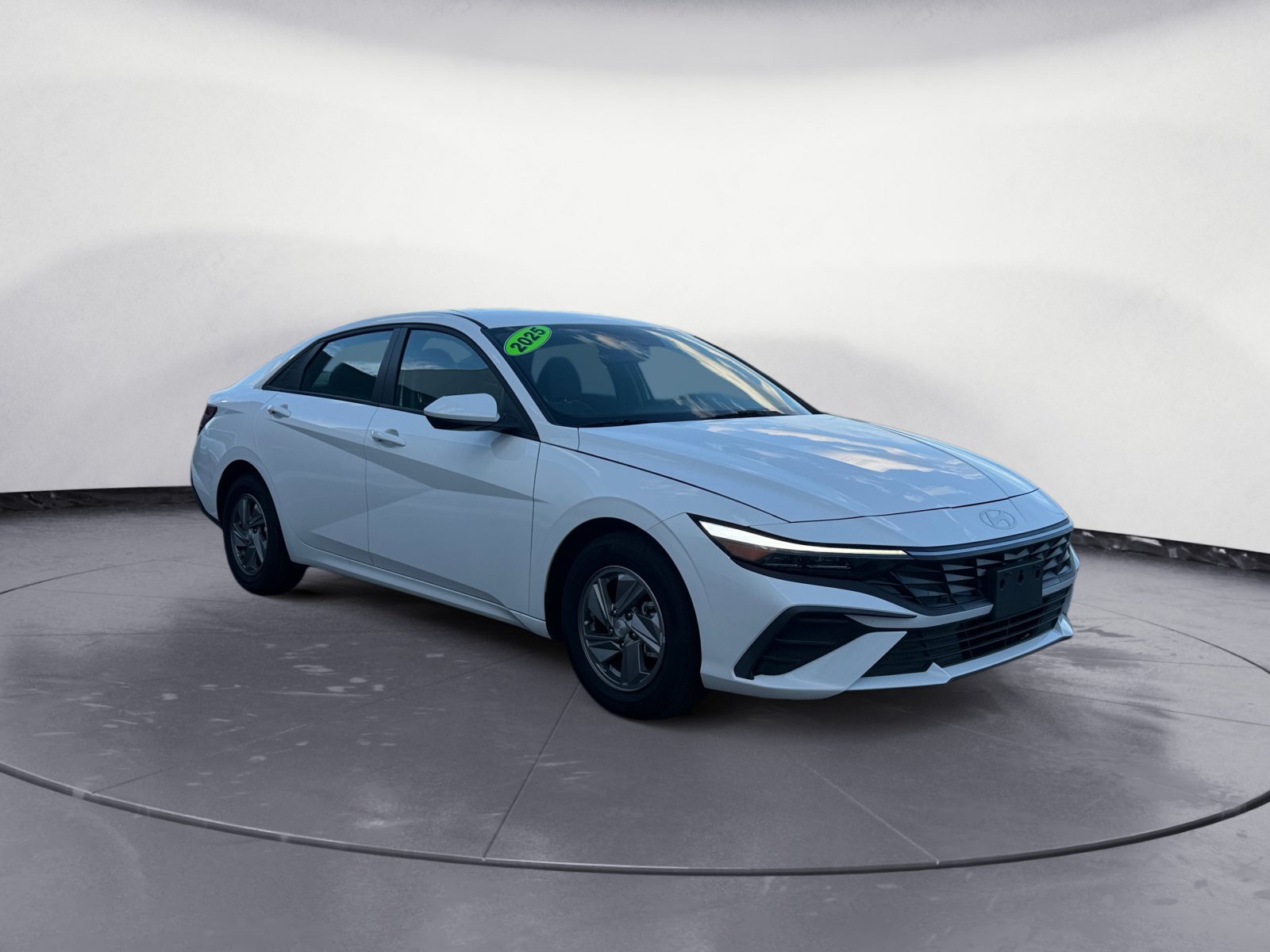 Used 2025 Hyundai Elantra SE FWD image 7