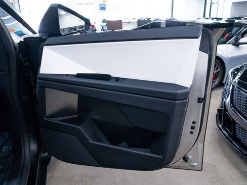Used 2024 Tesla Cybertruck AWD Crew Cab image 22