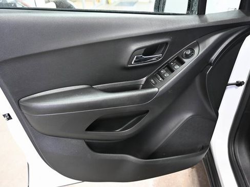 Used 2022 Chevrolet Trax LT w/ Sport Edition image 25