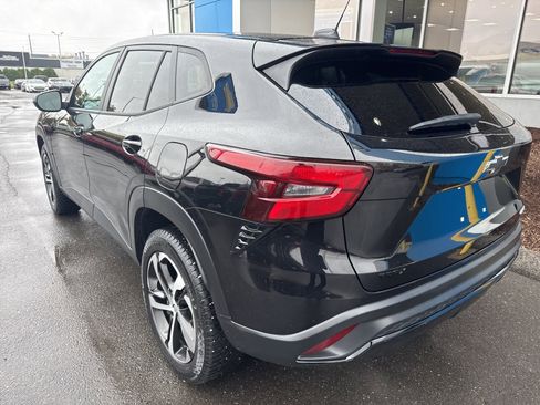 Used 2024 Chevrolet Trax RS w/ Driver Confidence Package image 8