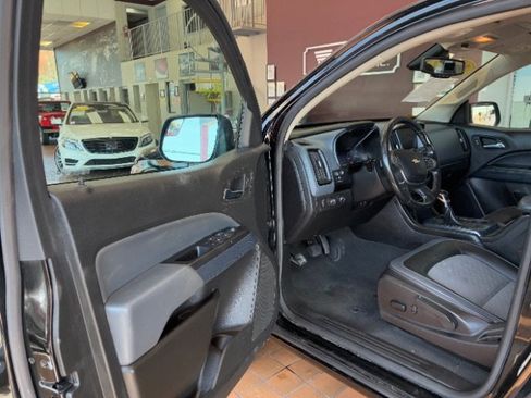 Used 2022 Chevrolet Colorado Z71 w/ Safety Package AWD/4WD image 12