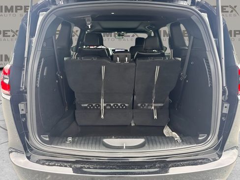 Used 2025 Chrysler Pacifica Limited FWD image 21
