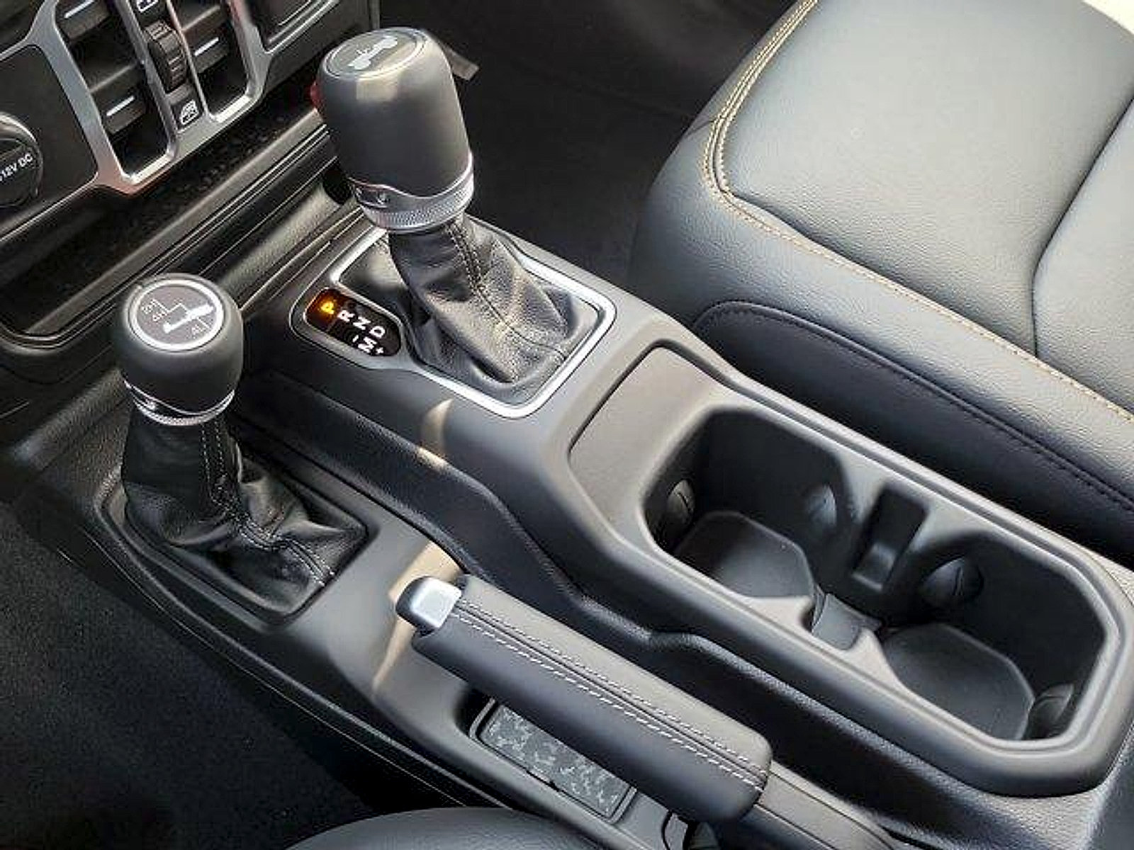 New 2026 Jeep Wrangler Unlimited Sahara AWD/4WD image 9