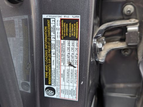 Used 2018 Nissan Titan SL image 37