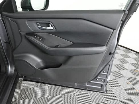 Used 2025 Nissan Rogue SV FWD image 10