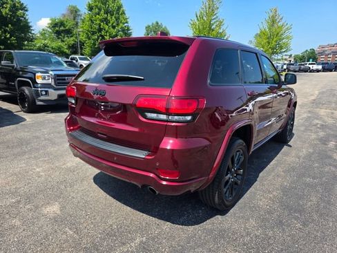 Used 2022 Jeep Grand Cherokee Laredo X AWD/4WD image 4