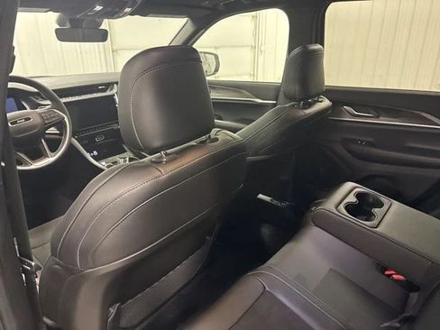 Used 2026 Jeep Grand Cherokee Altitude AWD/4WD image 30