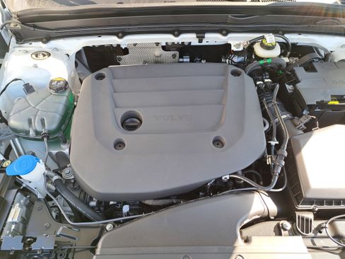 New 2026 Volvo XC40 B4 Core w/ Climate Package image 9